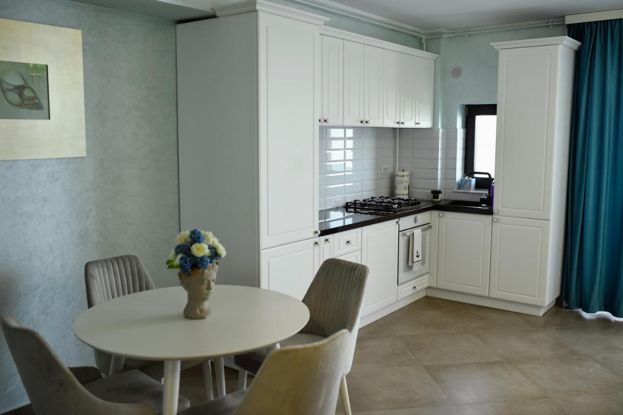 Myosotis Mamaia Studio By The Lake Apartment Exterior photo