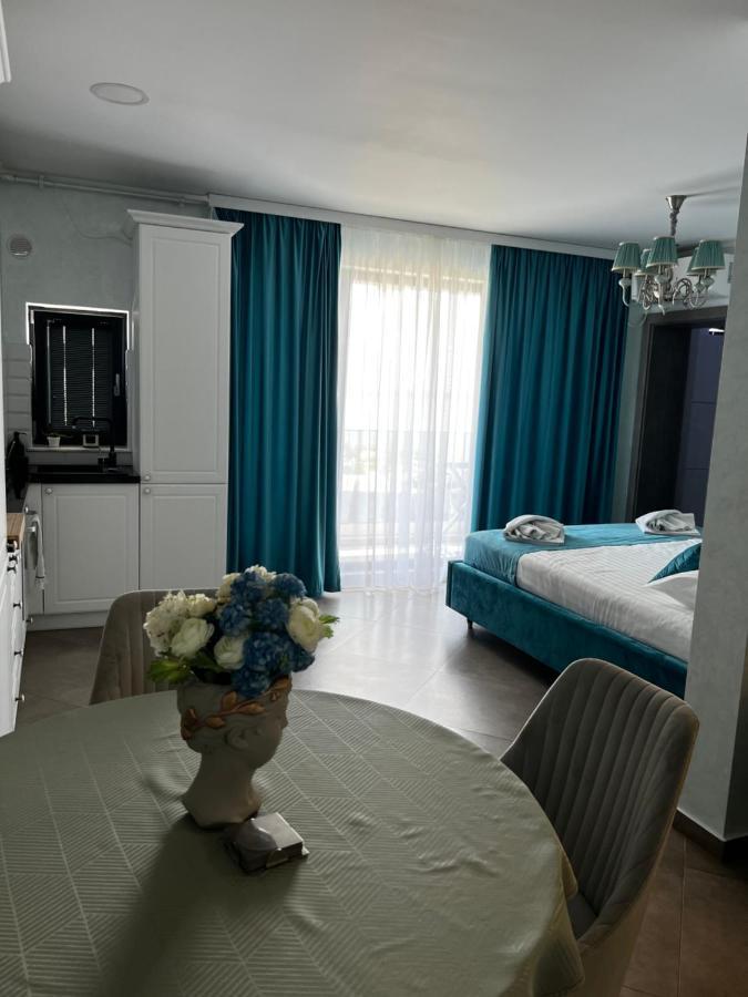 Myosotis Mamaia Studio By The Lake Apartment Exterior photo